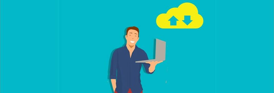 ingénieur en cloud computing satisfait d'avoir fait son travail